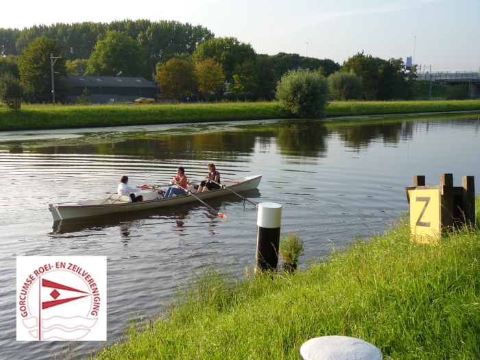 Beginners leren roeien in een wherry bij GRZV
