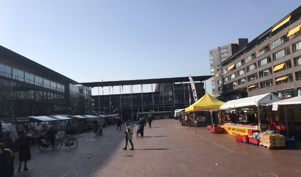 De markt vond sinds 18 maart in aangepaste vorm plaats met alleen voedselkramen.