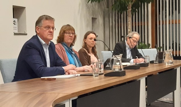 Frans Pouw (Liberalen), Leny Visser (CDA), Inge Verhoef (P21) en Ralph Hallo (BB) zijn de woordvoerders vanavond