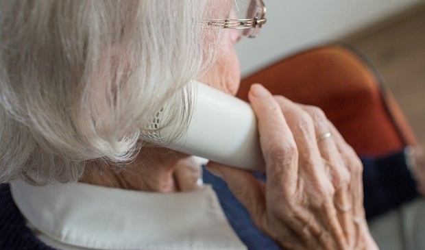<p>Telefooncirkels kunnen ertoe bijdragen dat inwoners zich minder geïsoleerd en alleen voelen.</p>