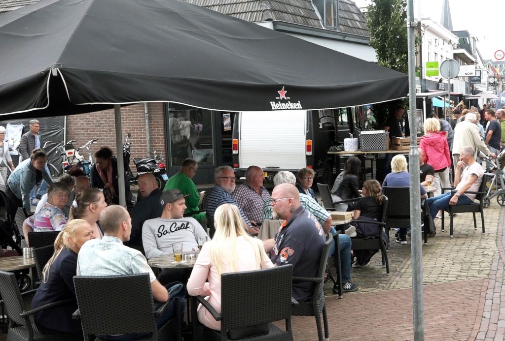 Het terras van de Dikke Deur.