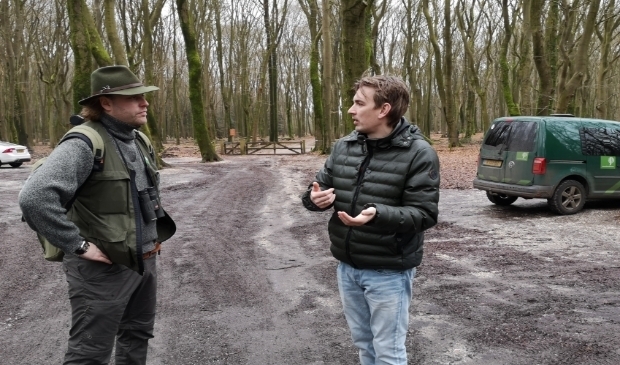 Boswachter van Staatsbosbeheer, Lennard Jasper en raadslid Pieter-Jan van Rossen.