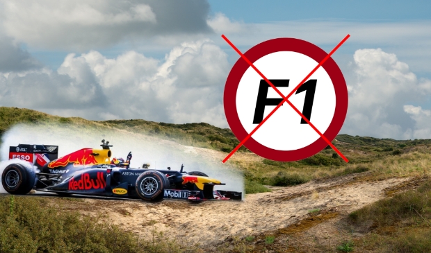 <p>Duinen met Formule 1 auto</p>