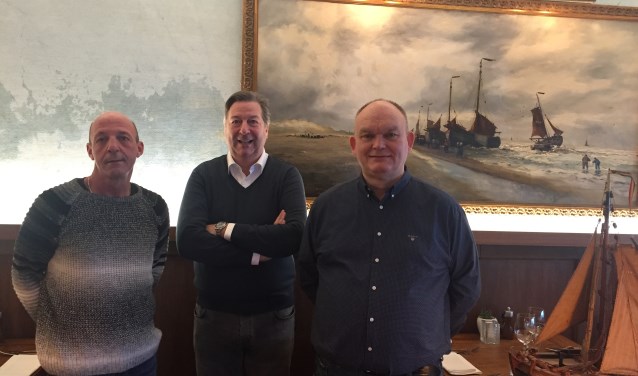 Van links naar rechts: souschef Henk Drogtrop, William Brands en chef Fred Nieswaag.