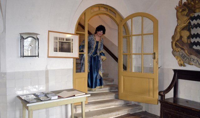 Margaretha Turnor, kasteelvrouwe van Kasteel Amerongen is tot nader bericht afwezig.