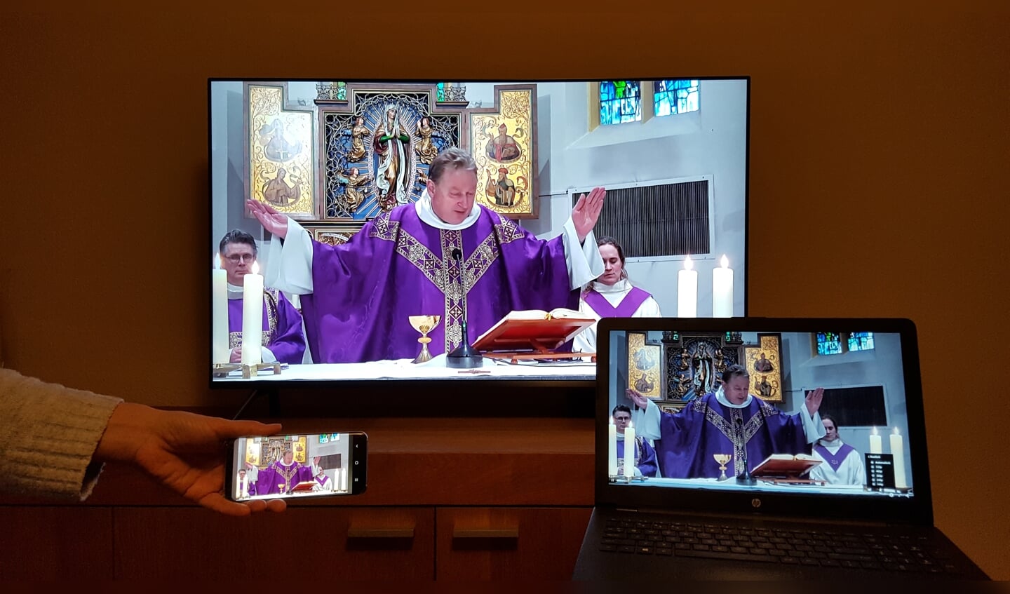 De dienst is thuis op verschillende apparaten te bekijken