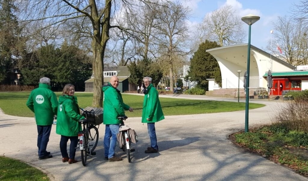 Maandelijks fietsen CDA'ers door Baarn.