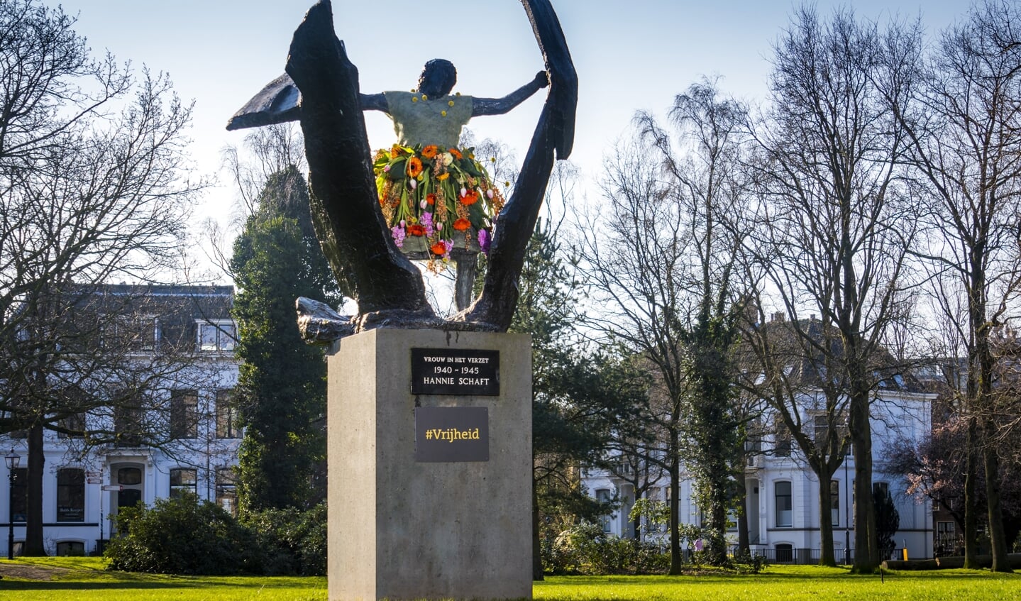 Standbeeld Hannie Schaft in het Kenaupark.