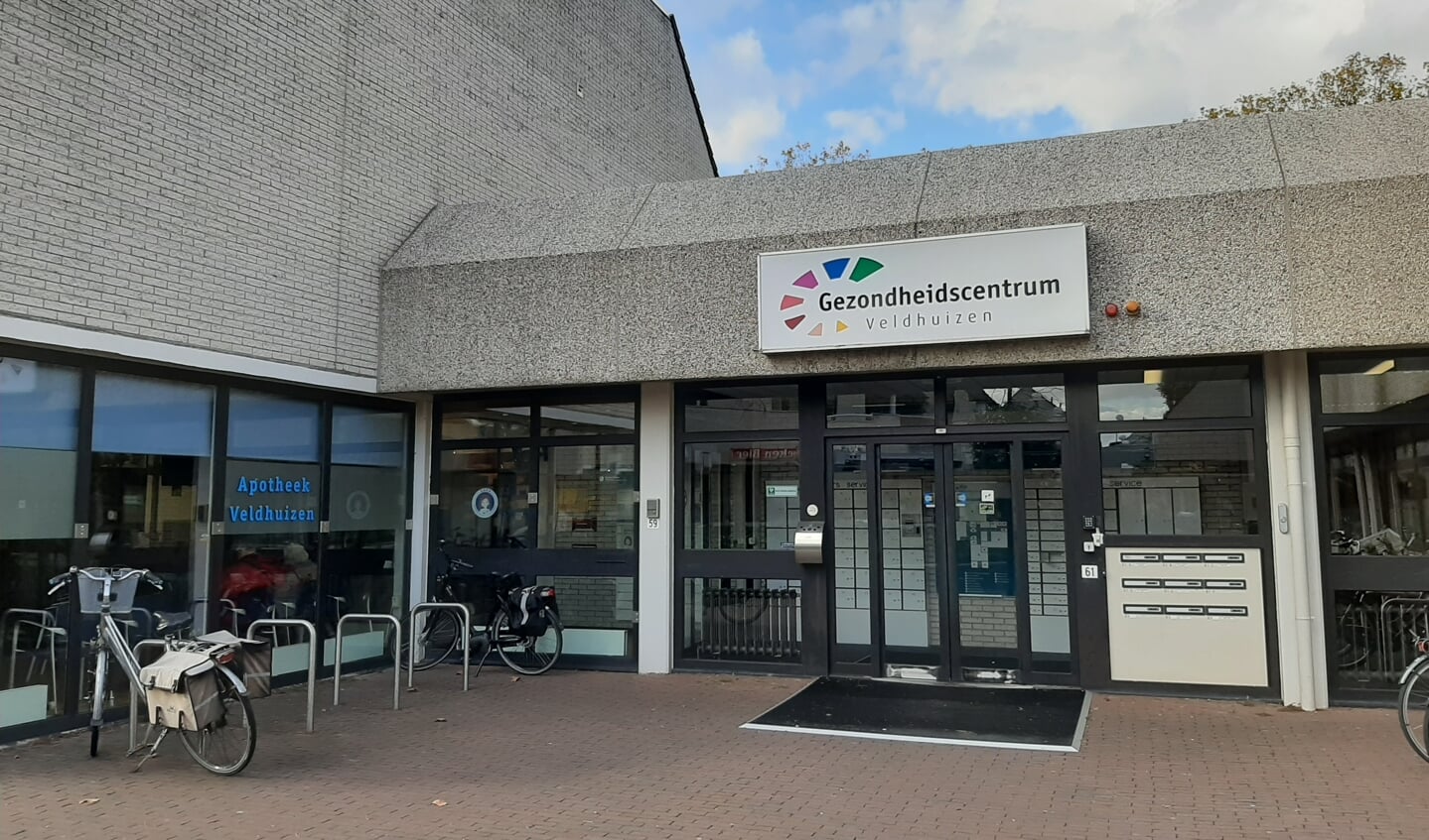 Hoofdingang Gezondheidscentrum Veldhuizen aan de Bellestein.