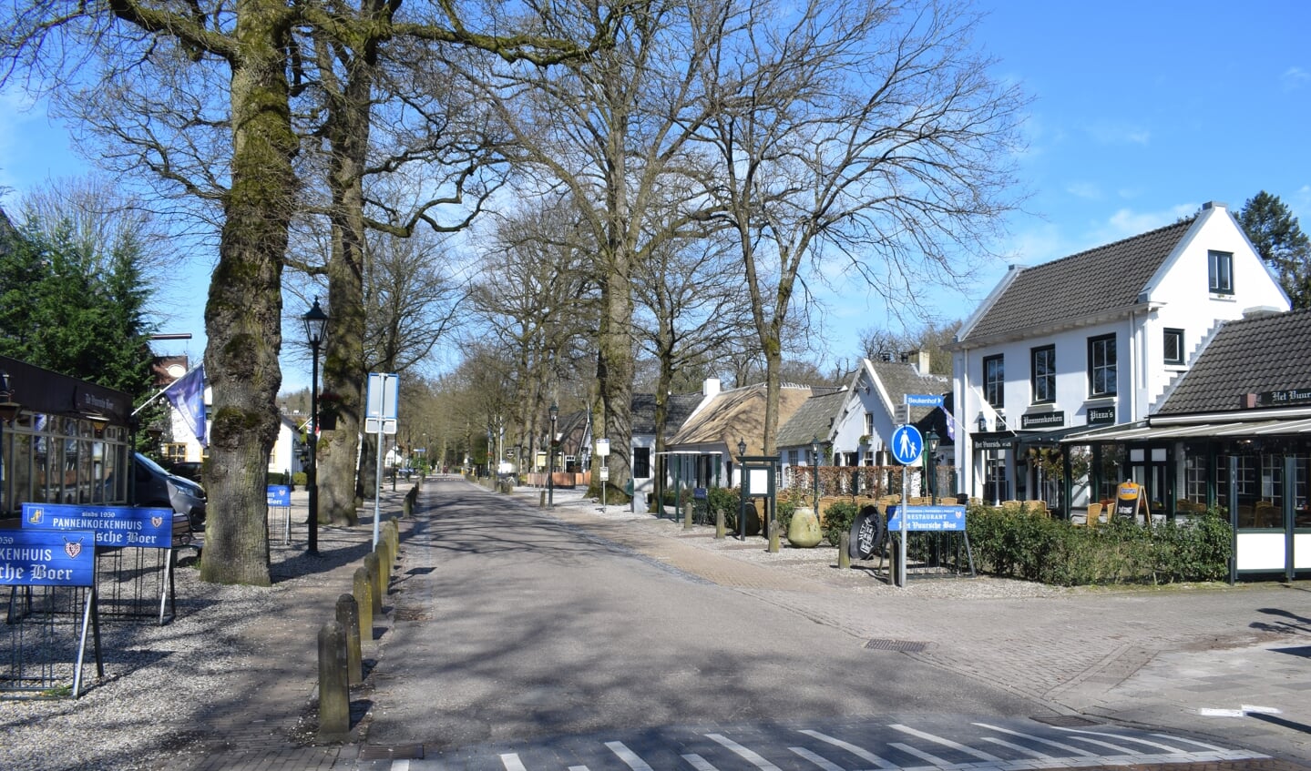 In de Dorpsstraat in Lage Vuursche heerst vandaag serene rust.
