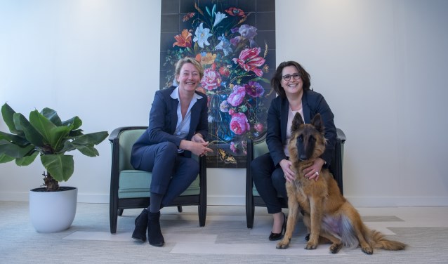 Stella Willebrands (links) en Grea van Middendorp slaan de handen ineen.