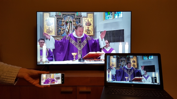 De dienst is thuis op verschillende apparaten te bekijken