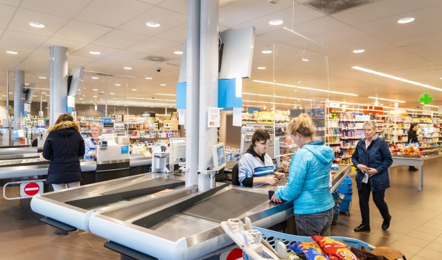 De Albert Heijn roept klanten op om alleen naar de winkel te komen.