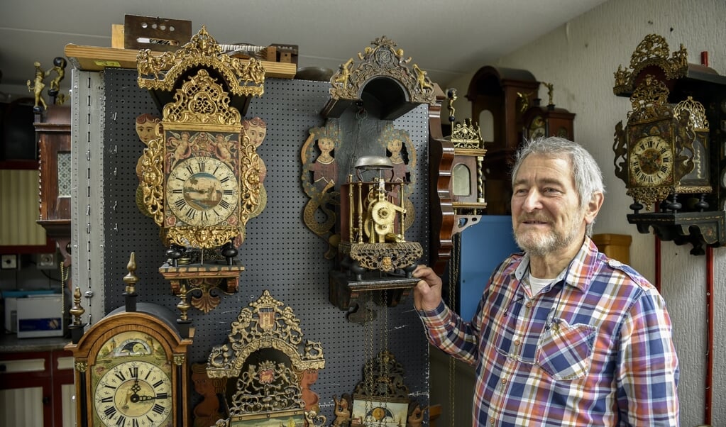 De uurwerkmaker uit Soest: ,,Als ik naar het uurwerk van een horloge kijk, zie ik gelijk of het goed of twijfelachtig is. Dat is ervaring.