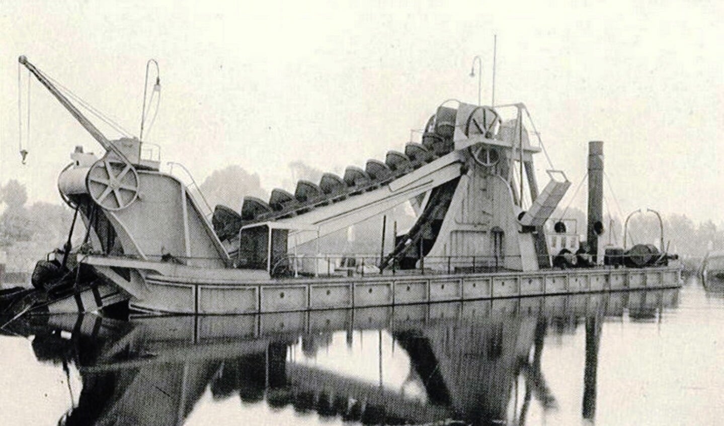 Een oude Sliedrechtse baggermolen.