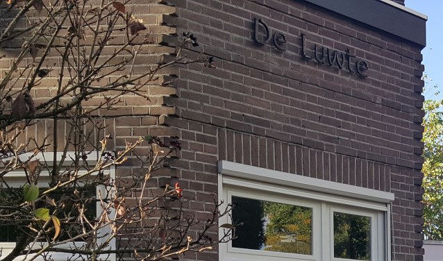 Hospice De Luwte neemt - nadat twee medewerkers besmet blijken met het coronavirus - voorlopig geen nieuwe patiënten op.