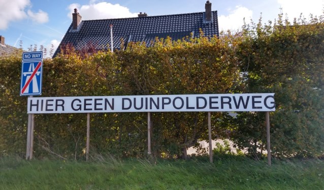 Protesten van inwoners over de ligging van de Duinpolderweg.
