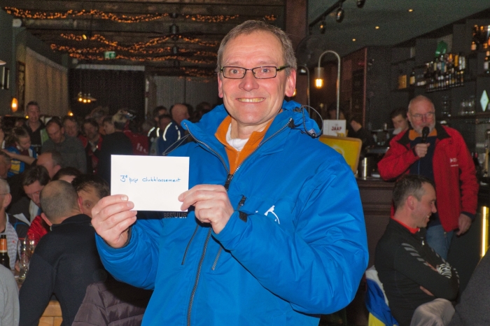 Erik Evers toont de derde prijs.