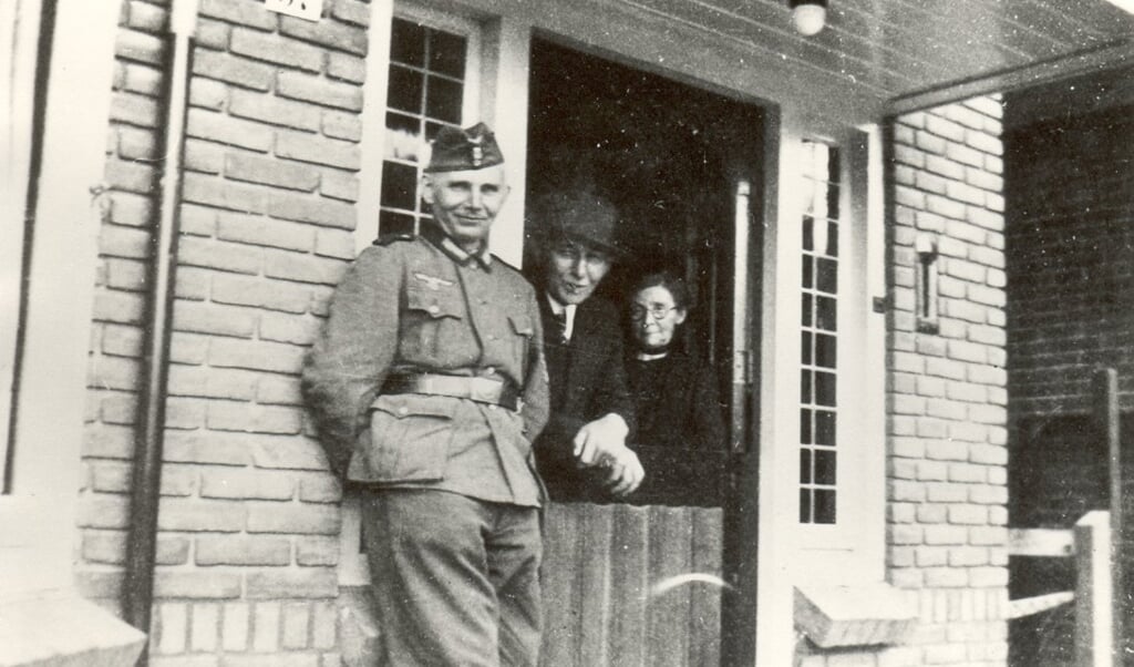 Niet iedere Duitse soldaat was een oprechte Nazi. Deze familie aan de Gasthuisstraat kon het uitstekend vinden met haar al wat oudere Wehrmachtsoldaat.