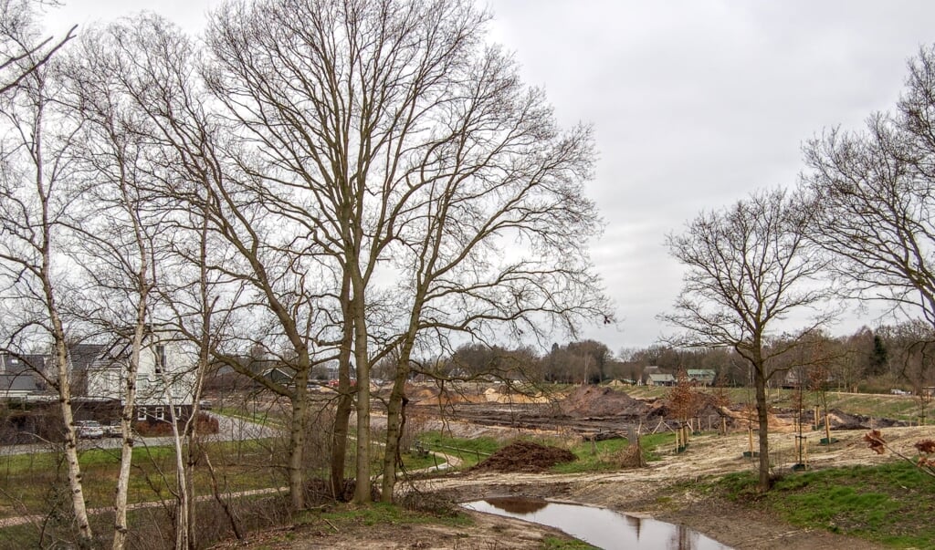 Zicht op de toekomstige locatie van villawijk Overbeek, waar het terrein nu bouwrijp wordt gemaakt.