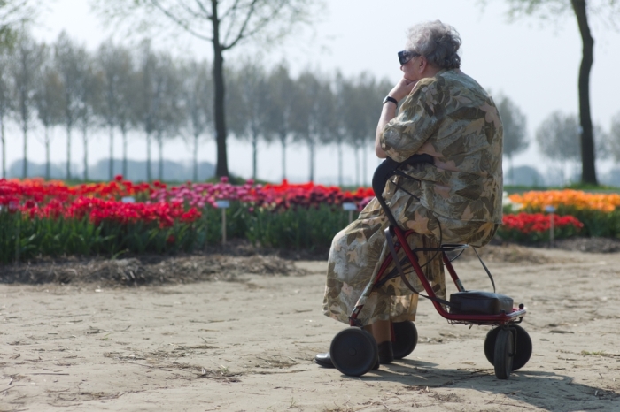 Vrouw met rollator