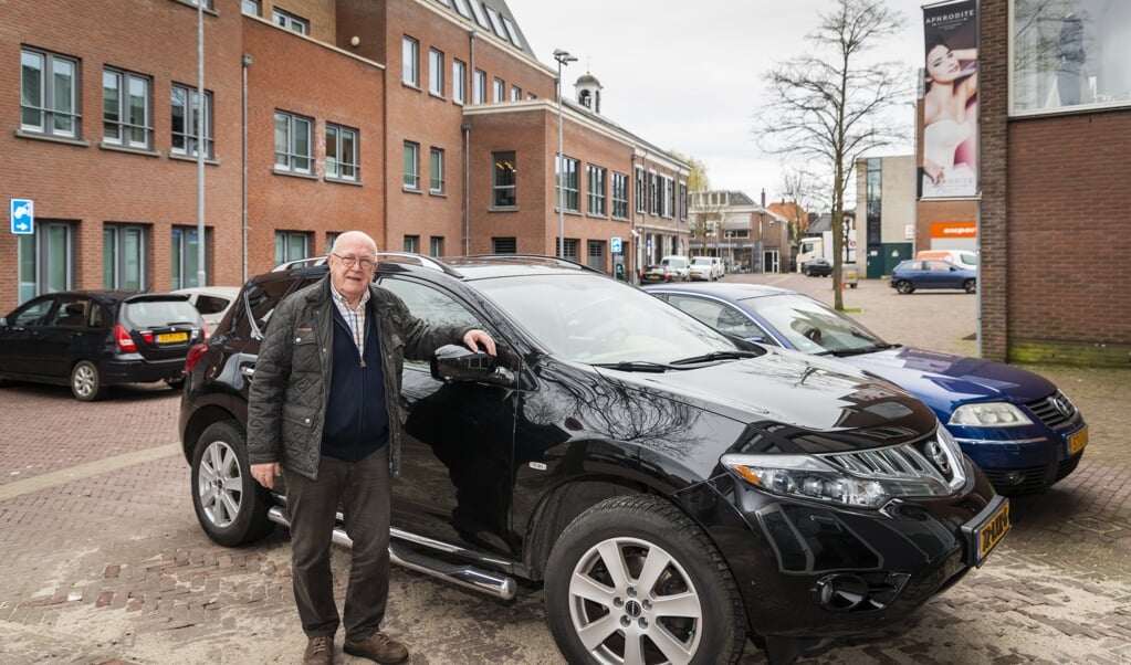 Voorthuizenaar Bertus Veenhuizen gaat de strijd met de gemeente aan over in zijn ogen onterecht uitgeschreven parkeerboetes.