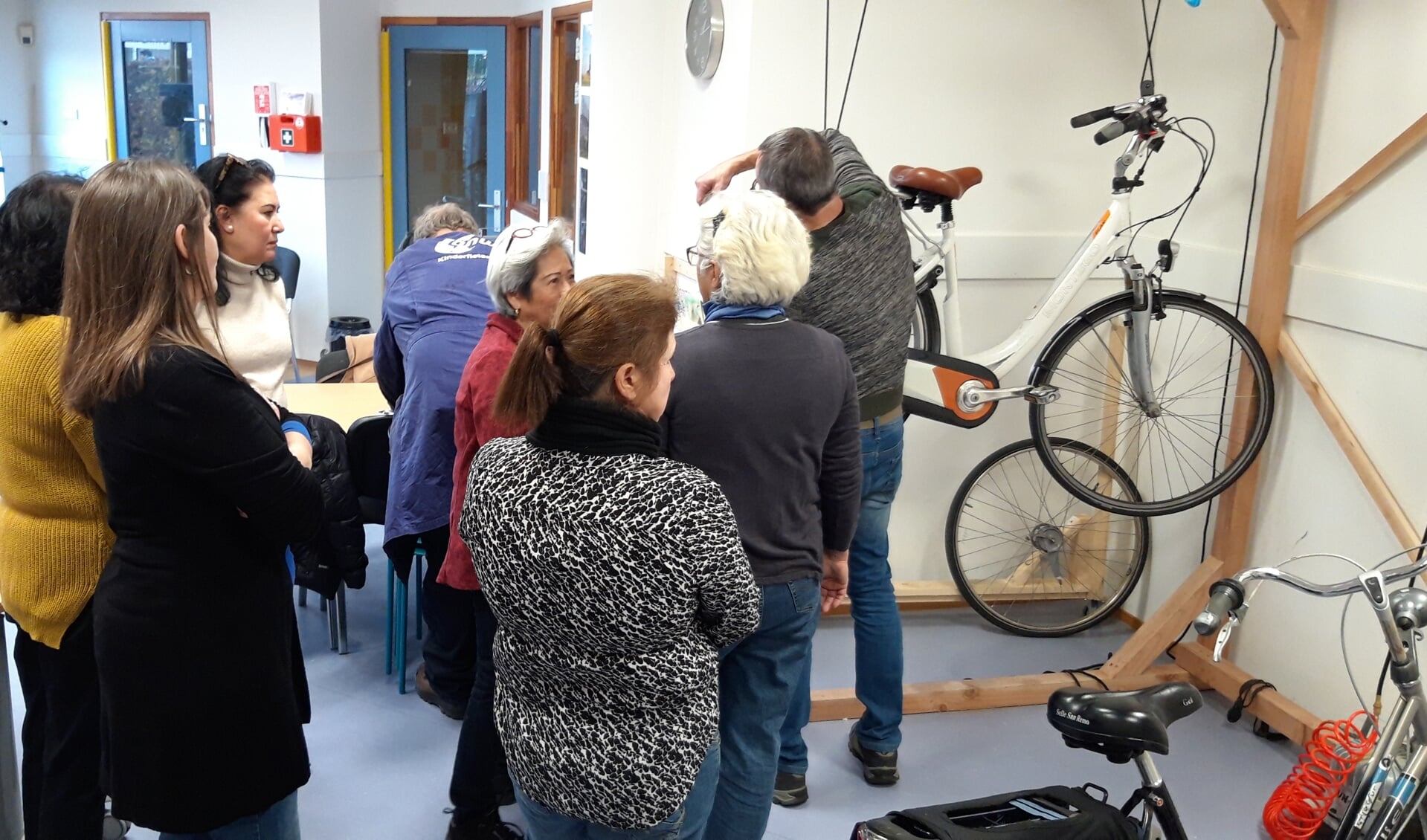 In De Werkplaats werden afgelopen jaar ook fietsreparatie-cursussen gegeven. 
