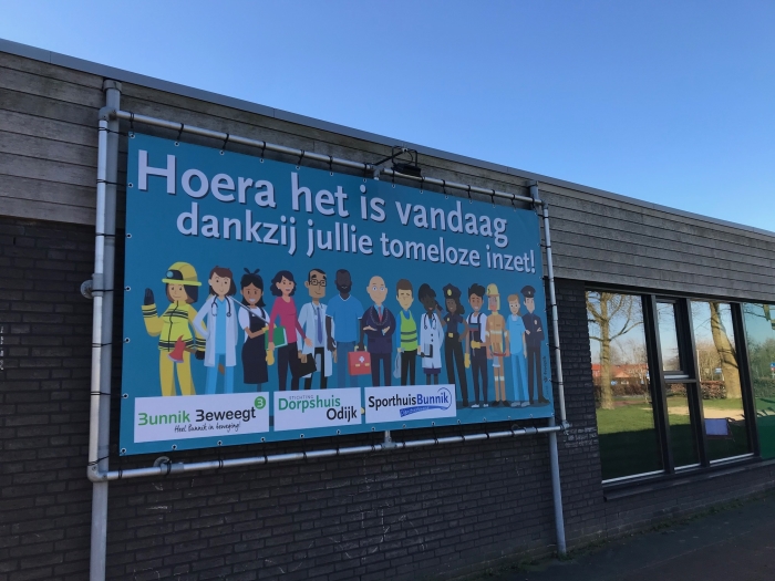 AAn de gevel van Dorpshuis Odijk