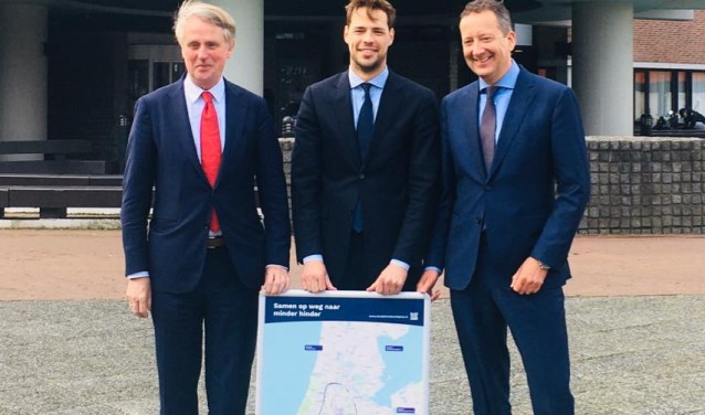 Jeroen Nobel (midden) met Dick Benschop (links) en Michiel van Dorst.