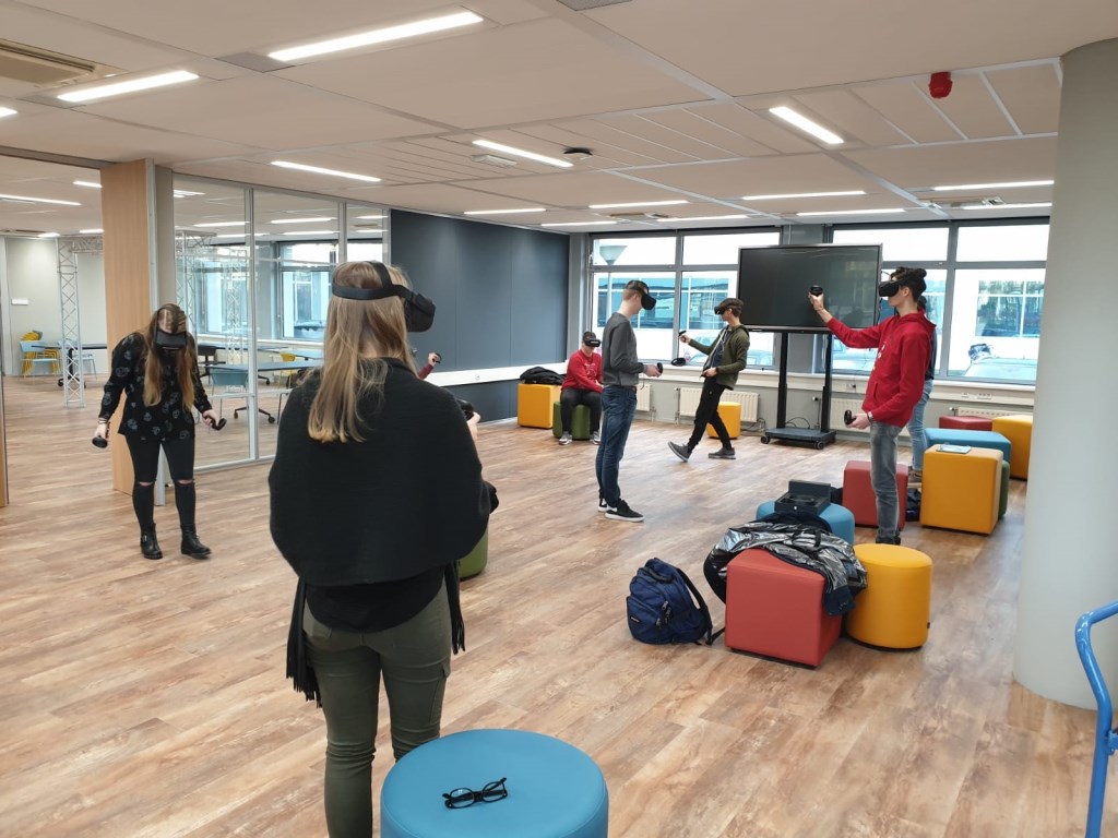 Een bijzondere les met VR-brillen.