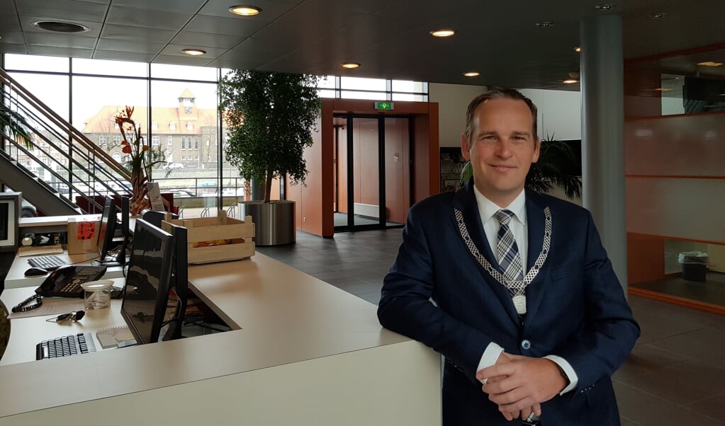 Oud-burgemeester Bram van Hemmen van Sliedrecht leidt de formatiebesprekingen in Leusden. 