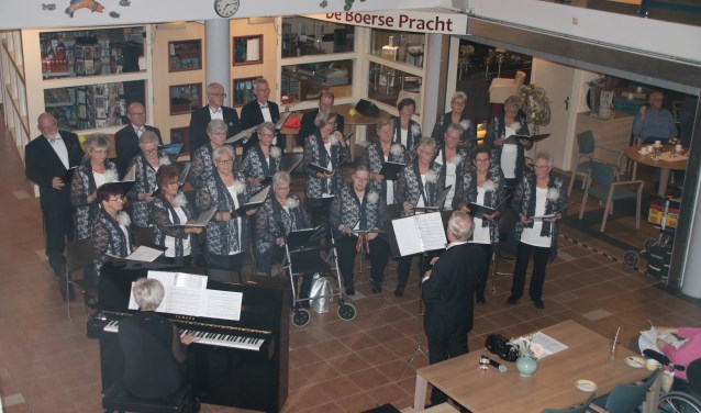 Het laatste optreden van zangvereniging Volharding in De Lange Wei.
