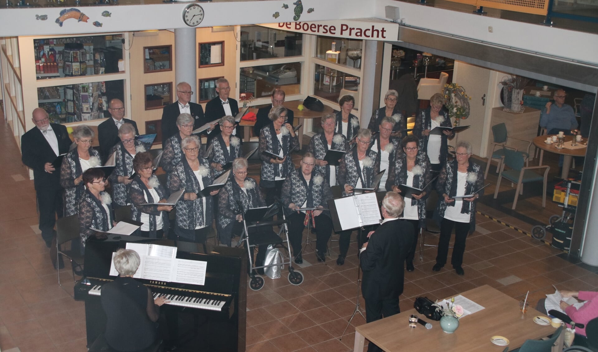 Het laatste optreden van zangvereniging Volharding in De Lange Wei. 