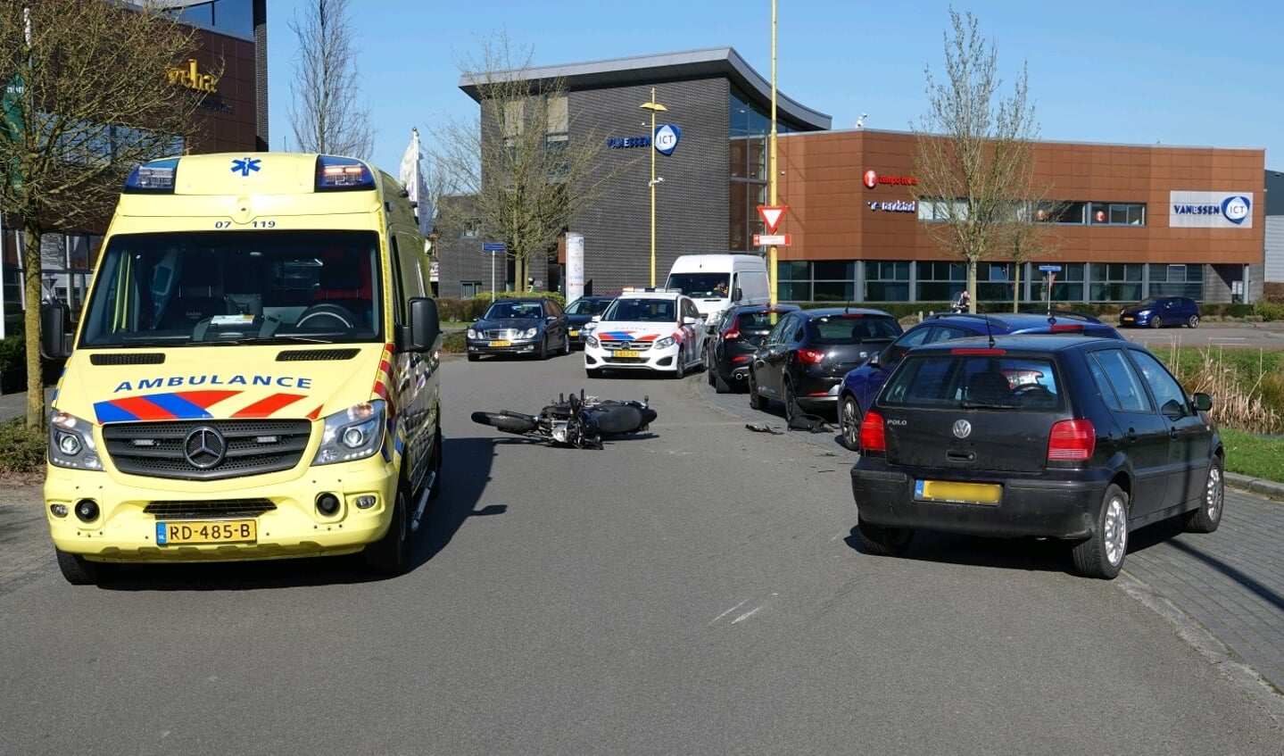 Een motorrijder raakte gewond op bedrijventerrein De Briellaerd.