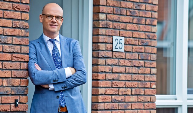 François Claessens is met zijn collega's nu thuis aan het werk. ,,Het persoonlijk contact is stukken minder."