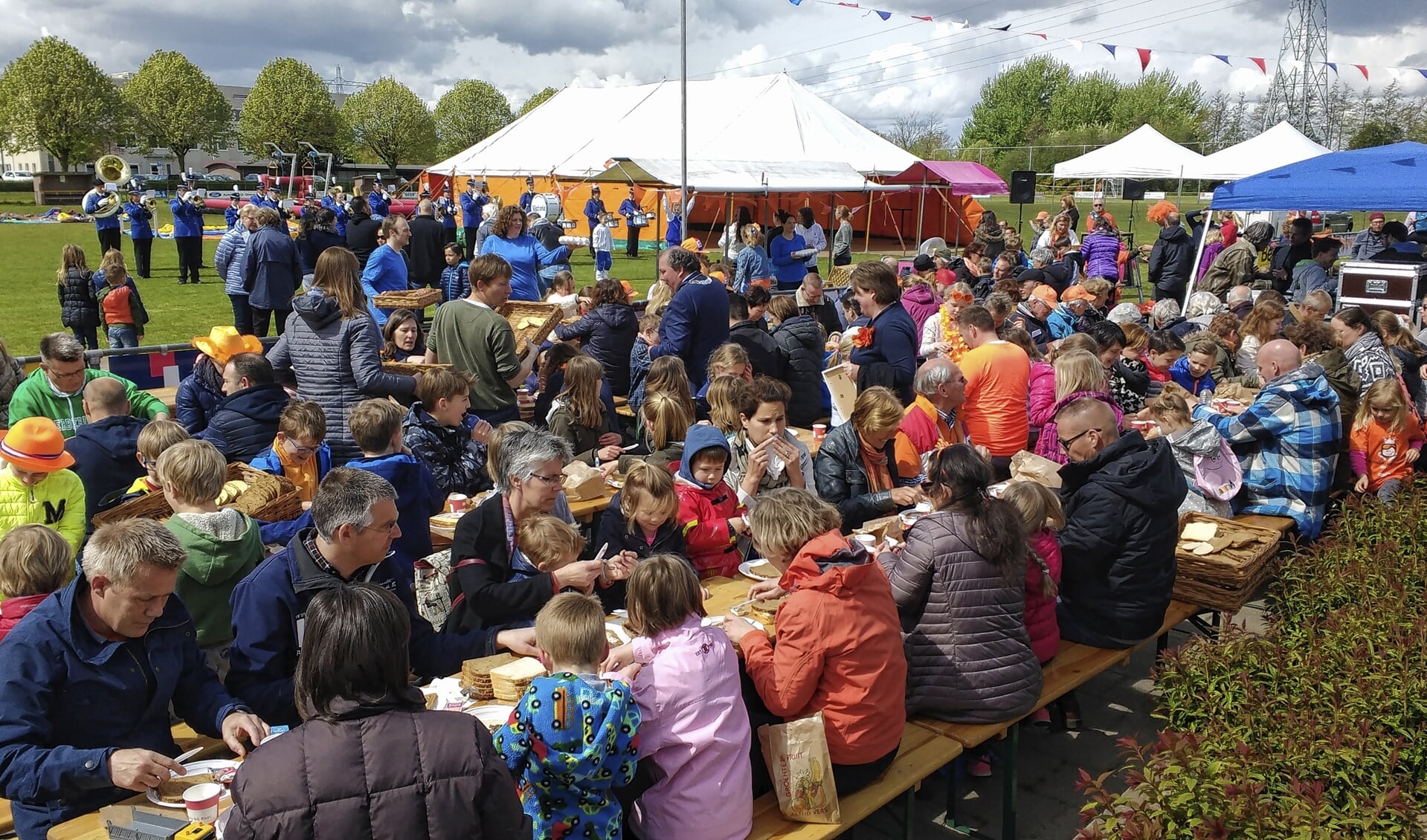 De inmiddels traditionele dorpslunch in Odijk is een van de vele activiteiten die niet doorgaan. 
