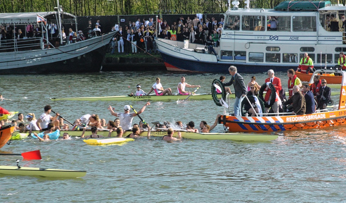 Varsity in zwaar water Houtens Nieuws Nieuws uit de regio Houten