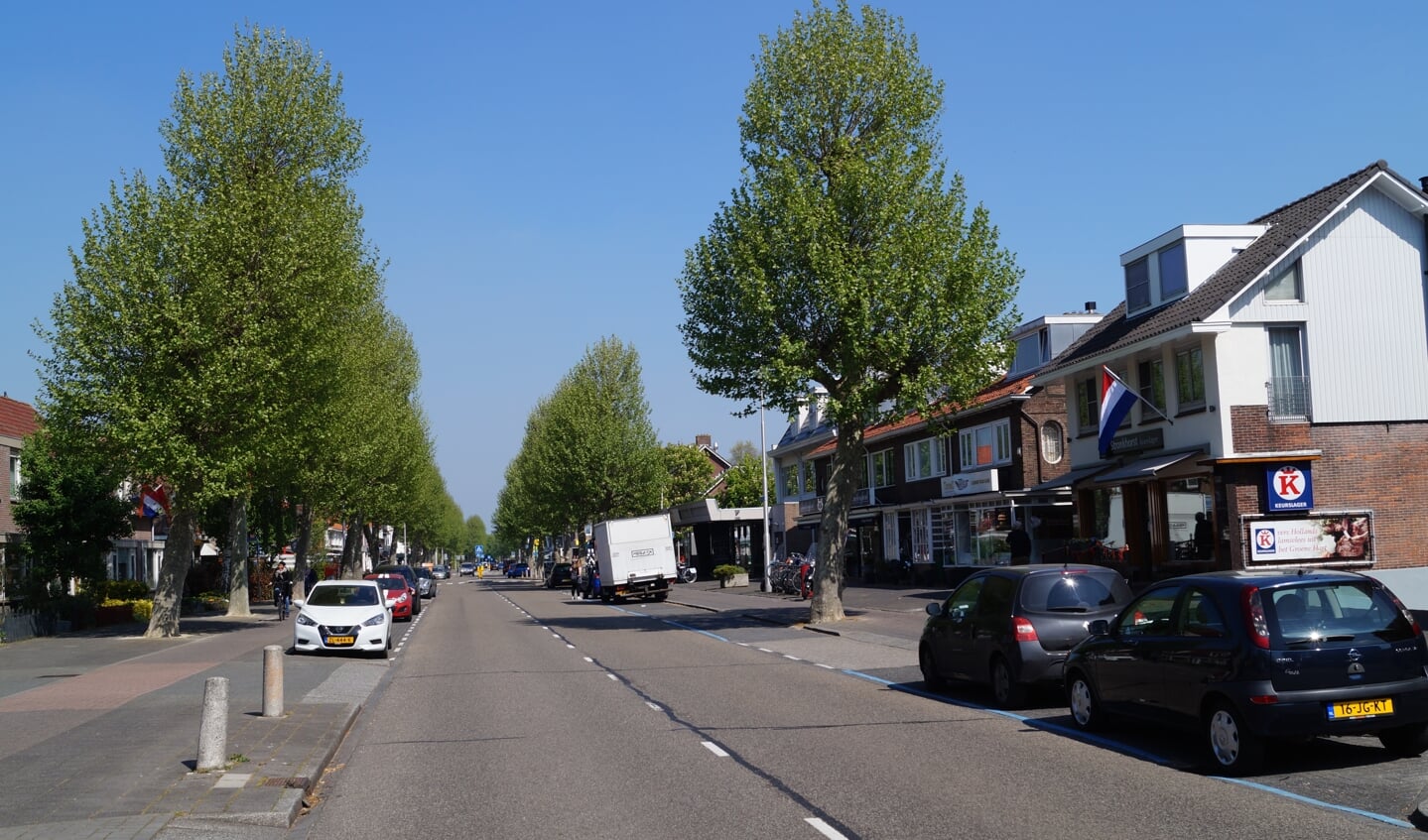 Stilte op de Amsterdamseweg. Normaal kun je hier over de hoofden lopen op Koningsdag.