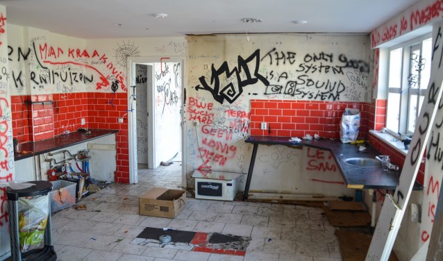 Vernielingen en bekladdingen in woning aan de Spijksedijk