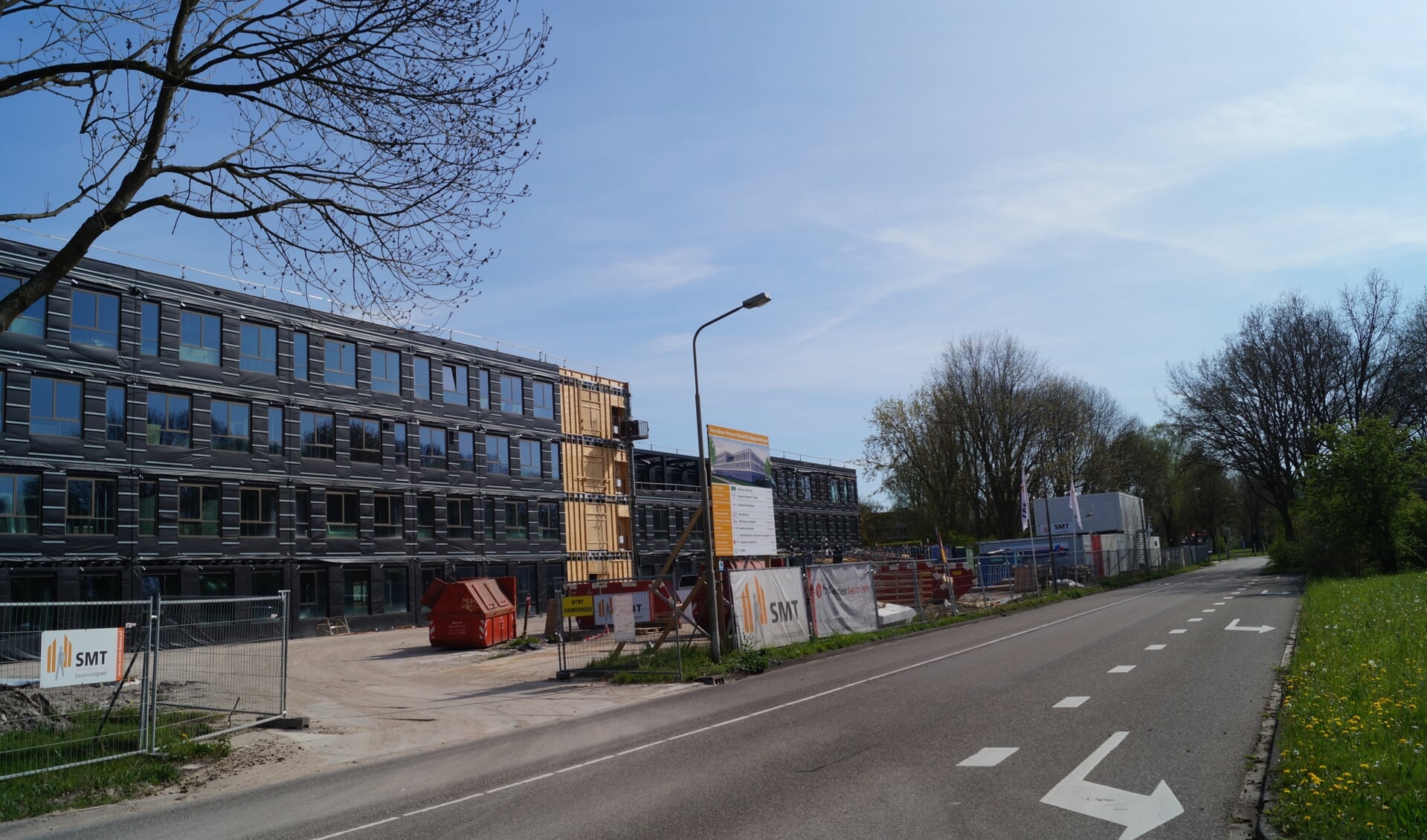 Het nieuwe Hermann Wesselink College is nog in aanbouw.