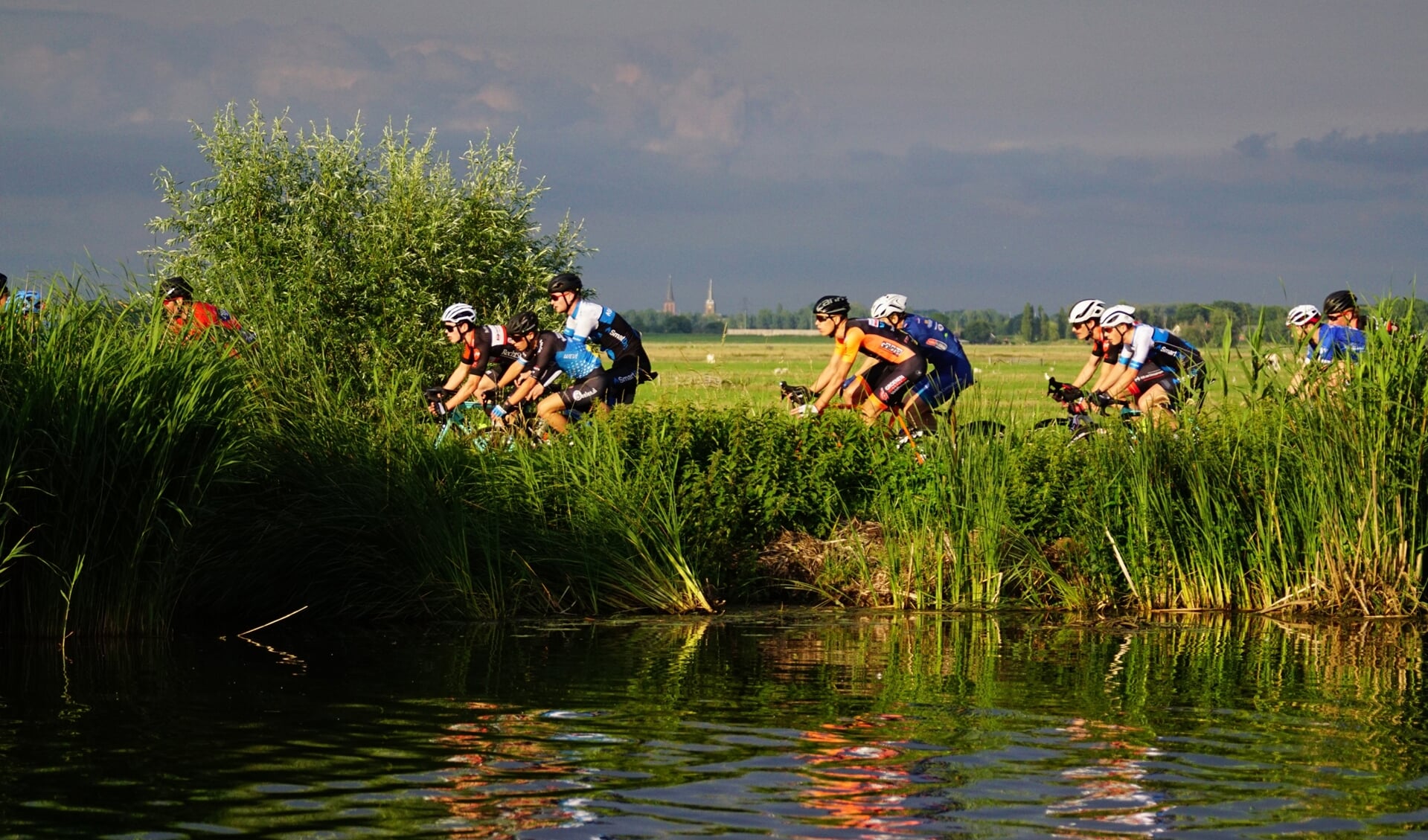 Wielrenners in de Ronde Hoep. 