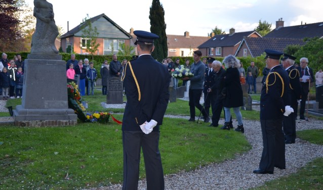 Jaarlijkse kranslegging op 4 mei in Langbroek