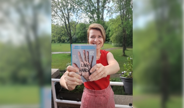 Irois Borst ontwierp het boek 'Linkshandig'