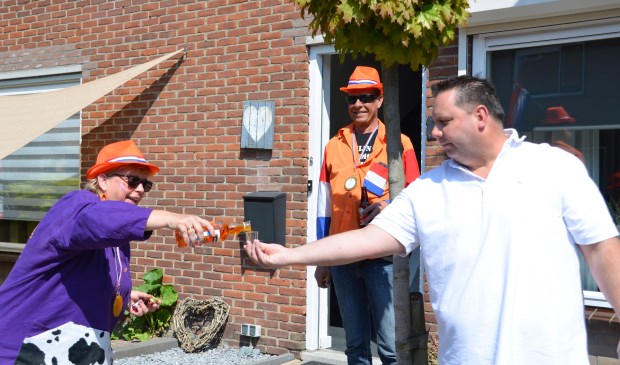 Oranjebitter voor Hans Lockhorn in de Geraniumlaan