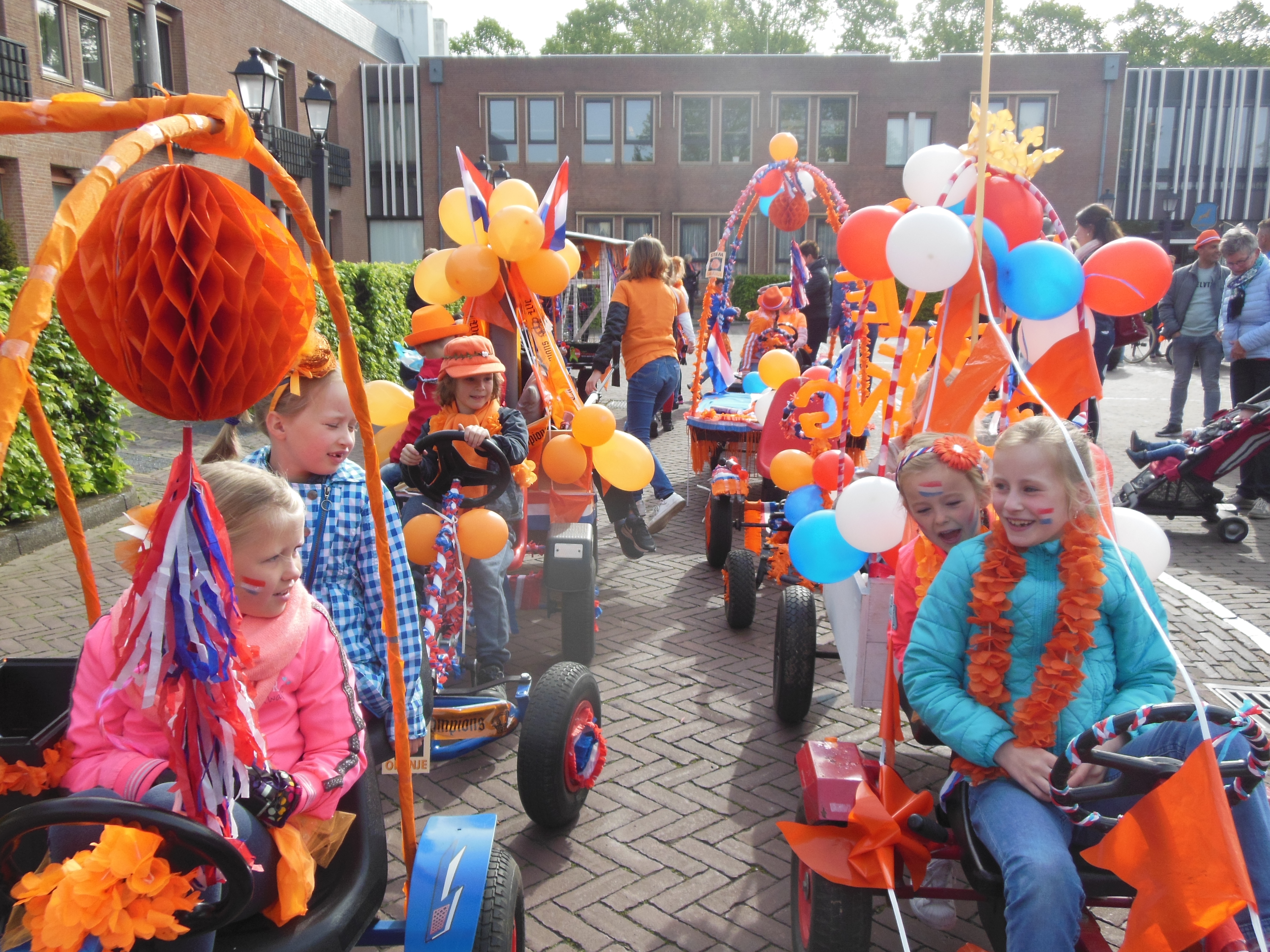 Wachten tot de optocht begint