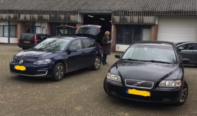 Vrijwilligers waren bereid om voedselpakketten bij de mensen thuis te brengen.
