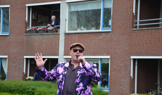 Theo Mezz zingt de sterren van de hemel