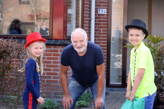 Wijbe tussen zijn "nep-burgemeesters".