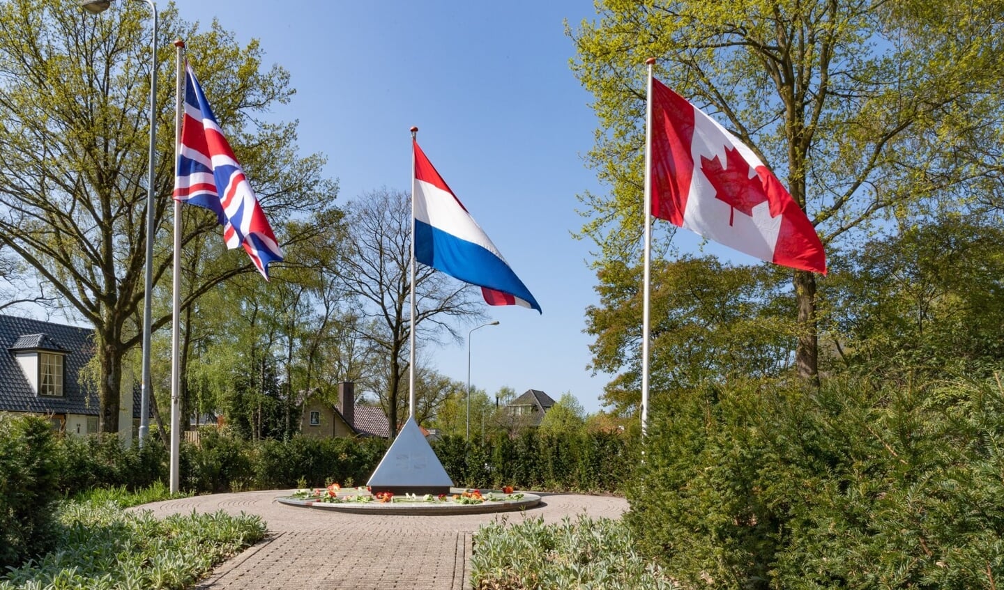 De vlaggen van Nederland, Engeland en Canada werden in top gehesen. 
