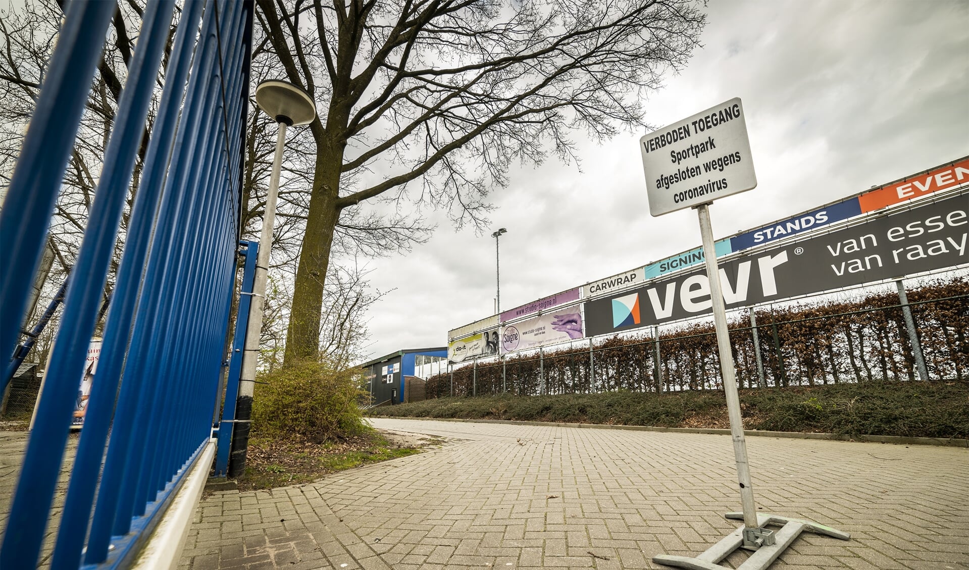 Net als alle andere voetbalverenigingen in Nederland heeft SDV Barneveld de deuren gesloten. Er wordt dit seizoen niet meer gespeeld op sportpark Norschoten.